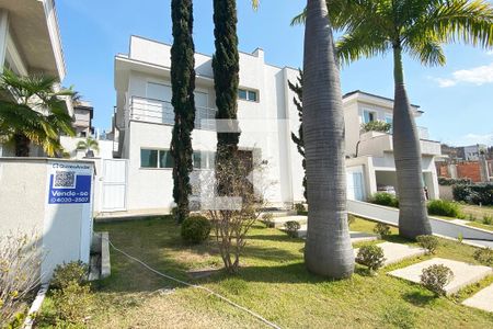 Casa de condomínio à venda com 536m², 4 quartos e 5 vagasFachada