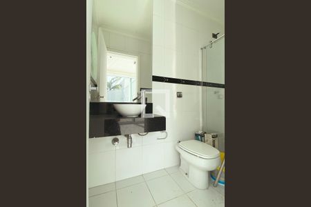 Casa de condomínio à venda com 536m², 4 quartos e 5 vagasBanheiro da Piscina