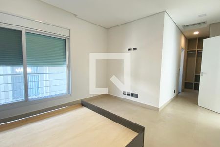 Casa de condomínio à venda com 536m², 4 quartos e 5 vagasSuíte 2