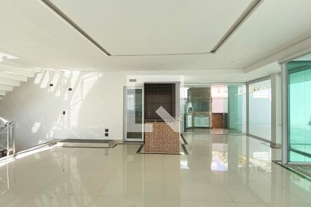 Casa de condomínio à venda com 536m², 4 quartos e 5 vagasSala