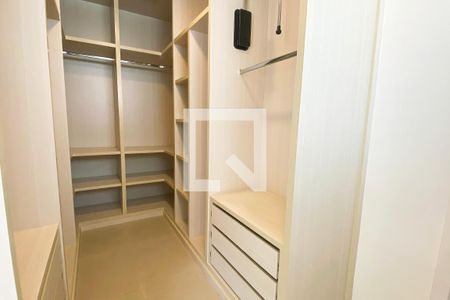 Casa de condomínio à venda com 536m², 4 quartos e 5 vagasCloset da suíte Master