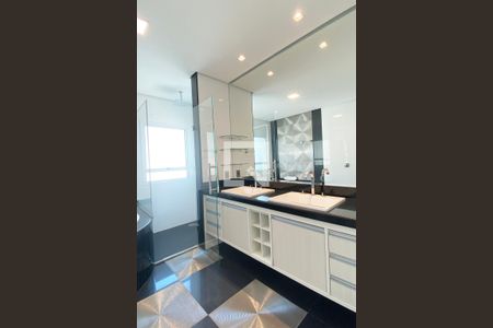 Casa de condomínio à venda com 536m², 4 quartos e 5 vagasBanheiro da Suíte Master