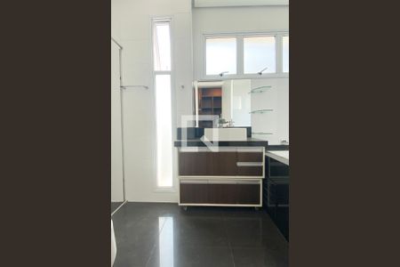 Casa de condomínio à venda com 536m², 4 quartos e 5 vagasBanheiro da Suíte 3