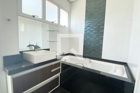 Casa de condomínio à venda com 536m², 4 quartos e 5 vagasBanheiro da Suíte 3