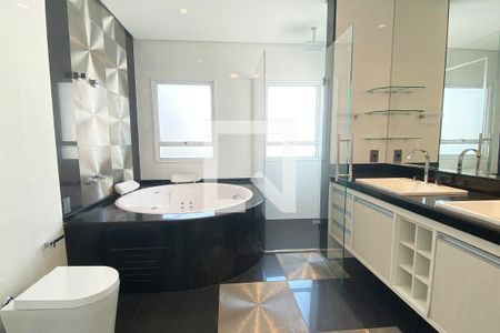 Casa de condomínio à venda com 536m², 4 quartos e 5 vagasBanheiro da Suíte Master