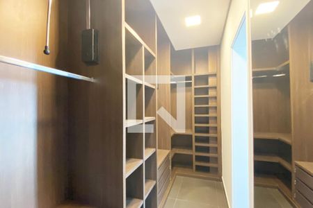 Casa de condomínio à venda com 536m², 4 quartos e 5 vagasCloset da suíte 3
