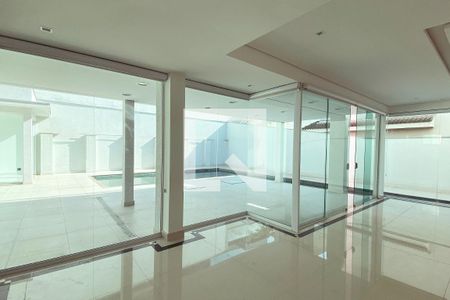 Casa de condomínio à venda com 536m², 4 quartos e 5 vagasVista da Sala