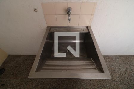 Casa à venda com 200m², 2 quartos e 1 vagaÁrea de Serviço - tanque