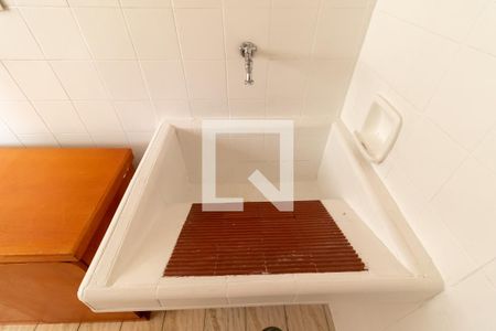 Casa de condomínio à venda com 140m², 3 quartos e 1 vagaÁrea de Serviço