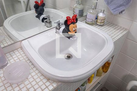 Casa à venda com 197m², 3 quartos e 2 vagasBanheiro Social