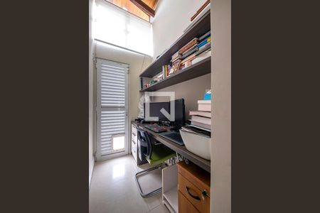 Casa à venda com 197m², 3 quartos e 2 vagasEscritório