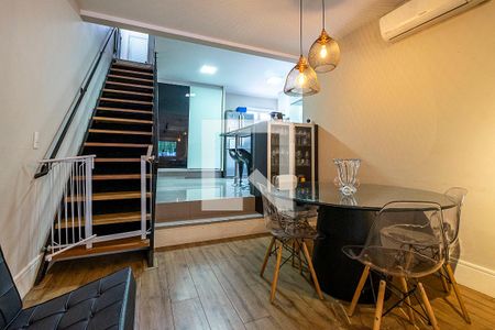 Sala de casa à venda com 3 quartos, 197m² em Alto de Pinheiros, São Paulo