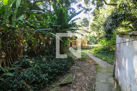 Casa à venda com 80m², 1 quarto e sem vagaQuintal