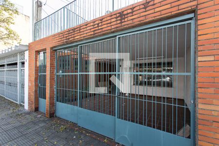 Casa à venda com 150m², 2 quartos e 2 vagas Casa à venda com 150m², 2 quartos e 2 vagasFachada