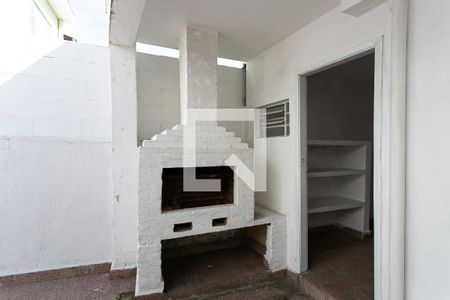 Casa à venda com 150m², 2 quartos e 2 vagas Casa à venda com 150m², 2 quartos e 2 vagasQuintal - Churrasqueira