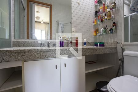 Apartamento para alugar com 72m², 2 quartos e 2 vagas Apartamento para alugar com 72m², 2 quartos e 2 vagasBanheiro social