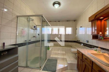 Casa para alugar com 445m², 5 quartos e 6 vagasBanheiro da Suíte