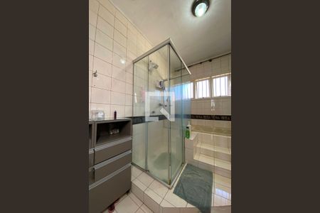 Casa para alugar com 445m², 5 quartos e 6 vagasBanheiro da Suíte