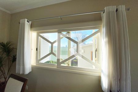 Casa para alugar com 445m², 5 quartos e 6 vagasJanela da Sala de Jantar