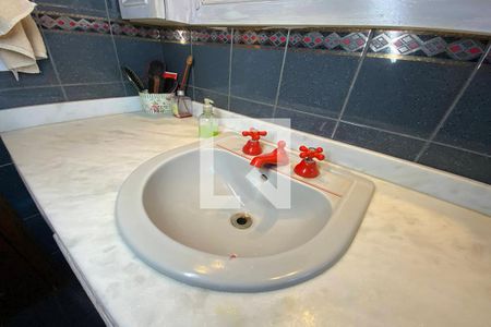 Casa para alugar com 445m², 5 quartos e 6 vagasPia do Banheiro Social