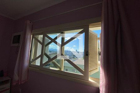 Casa para alugar com 445m², 5 quartos e 6 vagasJanela do Quarto 3