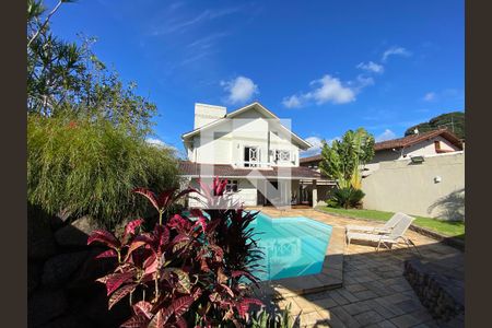 Casa para alugar com 445m², 5 quartos e 6 vagasÁrea Externa