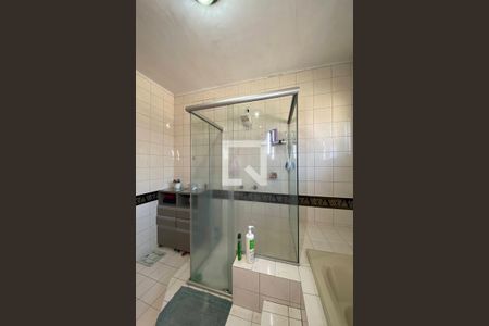 Casa para alugar com 445m², 5 quartos e 6 vagasBanheiro da Suíte