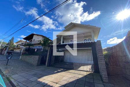 Casa para alugar com 445m², 5 quartos e 6 vagasFachada