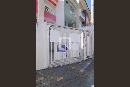 Casa à venda com 240m², 3 quartos e 5 vagas Casa à venda com 240m², 3 quartos e 5 vagasFachada
