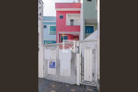 Casa à venda com 240m², 3 quartos e 5 vagas Casa à venda com 240m², 3 quartos e 5 vagasFachada