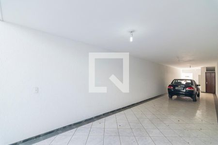 Casa à venda com 240m², 3 quartos e 5 vagas Casa à venda com 240m², 3 quartos e 5 vagasGaragem