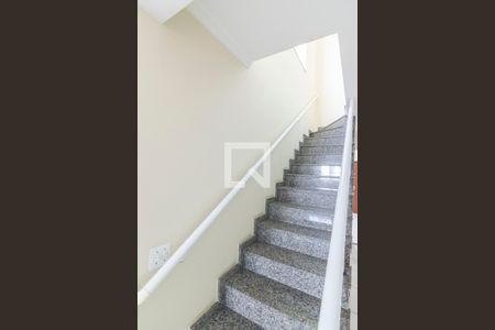 Escada de casa à venda com 3 quartos, 240m² em Vila Alice, Santo André