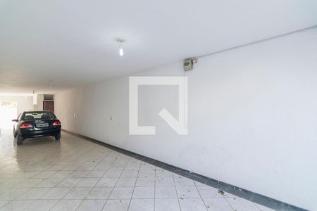 Casa à venda com 240m², 3 quartos e 5 vagas Casa à venda com 240m², 3 quartos e 5 vagasGaragem