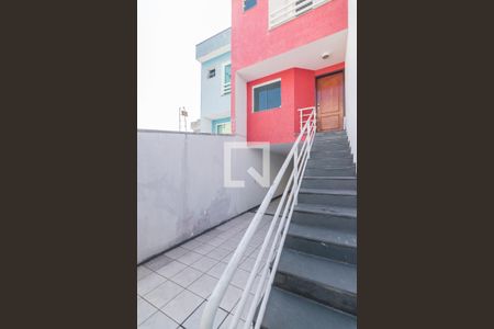 Casa à venda com 240m², 3 quartos e 5 vagas Casa à venda com 240m², 3 quartos e 5 vagasEscada