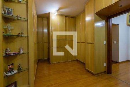 Casa à venda com 400m², 2 quartos e 2 vagas Casa à venda com 400m², 2 quartos e 2 vagasCloset