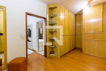 Casa à venda com 400m², 2 quartos e 2 vagas Casa à venda com 400m², 2 quartos e 2 vagasCloset