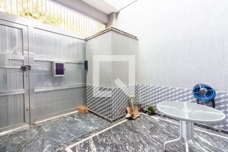 Casa à venda com 400m², 2 quartos e 2 vagas Casa à venda com 400m², 2 quartos e 2 vagasGaragem