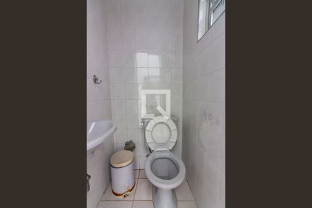 Casa à venda com 400m², 2 quartos e 2 vagas Casa à venda com 400m², 2 quartos e 2 vagasBanheiro de Serviço