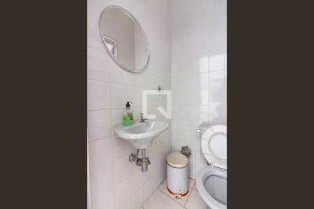 Casa à venda com 400m², 2 quartos e 2 vagas Casa à venda com 400m², 2 quartos e 2 vagasBanheiro de Serviço