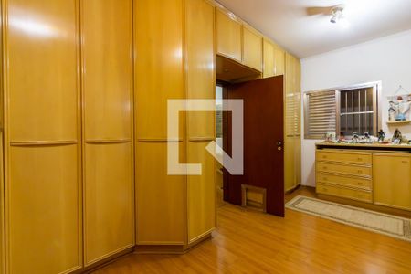 Casa à venda com 400m², 2 quartos e 2 vagas Casa à venda com 400m², 2 quartos e 2 vagasCloset