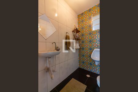 Casa à venda com 400m², 2 quartos e 2 vagas Casa à venda com 400m², 2 quartos e 2 vagasBanheiro de Serviço