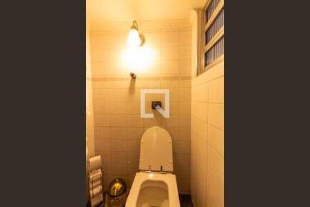 Casa à venda com 400m², 2 quartos e 2 vagas Casa à venda com 400m², 2 quartos e 2 vagasLavabo
