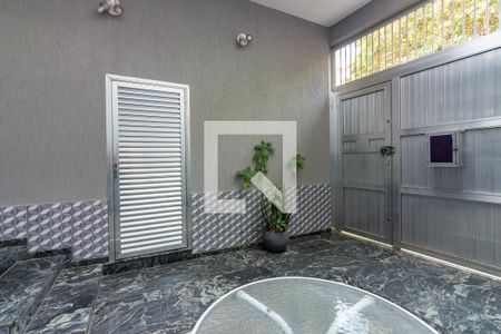 Casa à venda com 400m², 2 quartos e 2 vagas Casa à venda com 400m², 2 quartos e 2 vagasGaragem