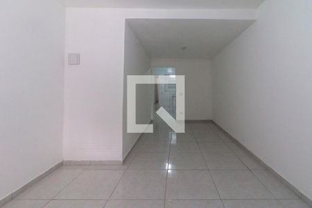 Sala de casa para alugar com 2 quartos, 100m² em Jardim Itapemirim, São Paulo