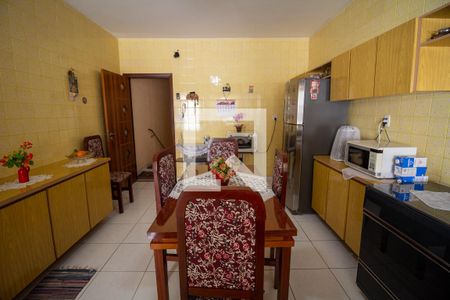 Casa à venda com 318m², 4 quartos e 4 vagasCozinha