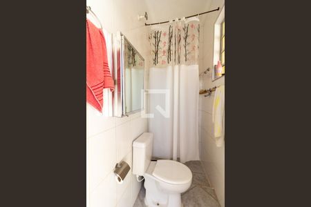 Casa à venda com 318m², 4 quartos e 4 vagasBanheiro de Serviço