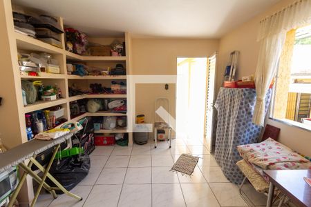 Casa à venda com 318m², 4 quartos e 4 vagasQuarto de Serviço