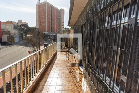 Sacada de casa à venda com 4 quartos, 318m² em Vila Lageado, São Paulo