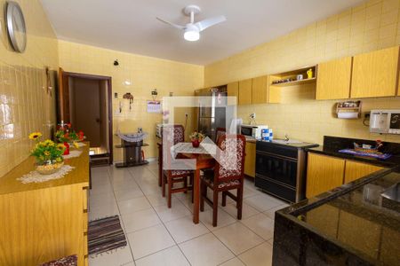 Casa à venda com 318m², 4 quartos e 4 vagasCozinha