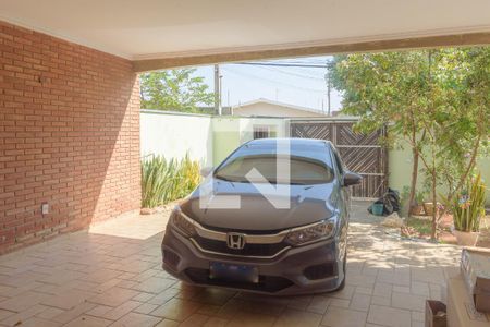 Casa à venda com 270m², 4 quartos e 4 vagas Casa à venda com 270m², 4 quartos e 4 vagasGaragem